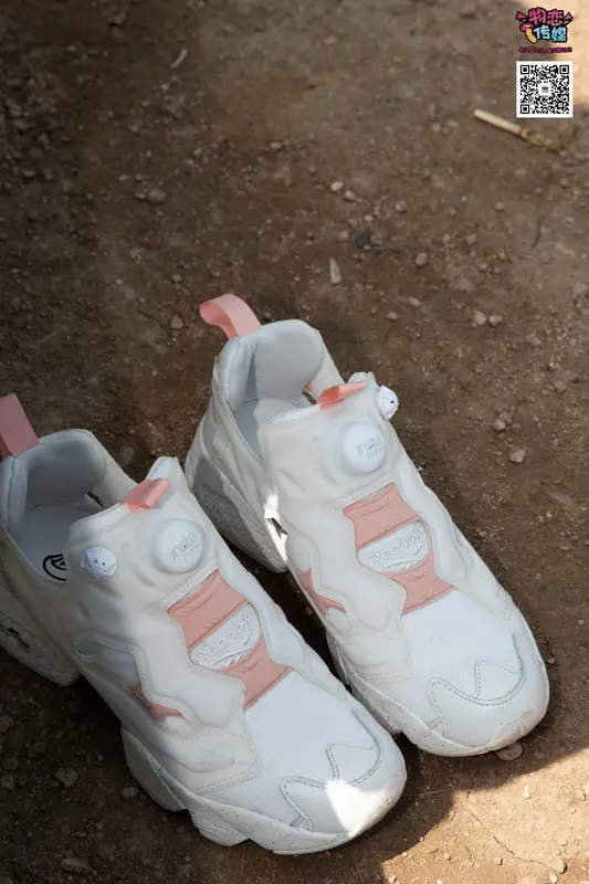 第013期:气质独特的邻家小妹，粉色小棉袜加白袜哦 - 物恋传媒